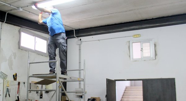 El Ayuntamiento de Estepona extiende el plan de eficiencia energética a otros tres espacios municipales