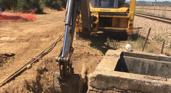 Estepona acondiciona los arroyos de la ciudad ante la previsión de fuertes precipitaciones causadas por la Dana