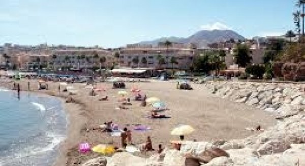 Muere ahogado un bañista de 70 años en la playa de la Carihuela de Torremolinos