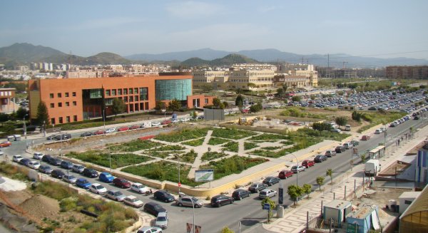 El Ayuntamiento de Málaga pone en funcionamiento dos nuevas instalaciones semafóricas en Teatinos