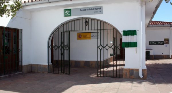 Estepona celebra el Día Mundial de la Salud Mental iluminando de verde espacios del municipio