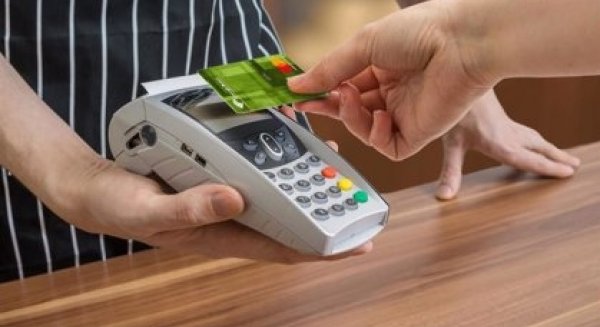 Unicaja Banco incentiva el uso de tarjetas de pago con un sorteo de 10 tarjetas regalo de 200 euros