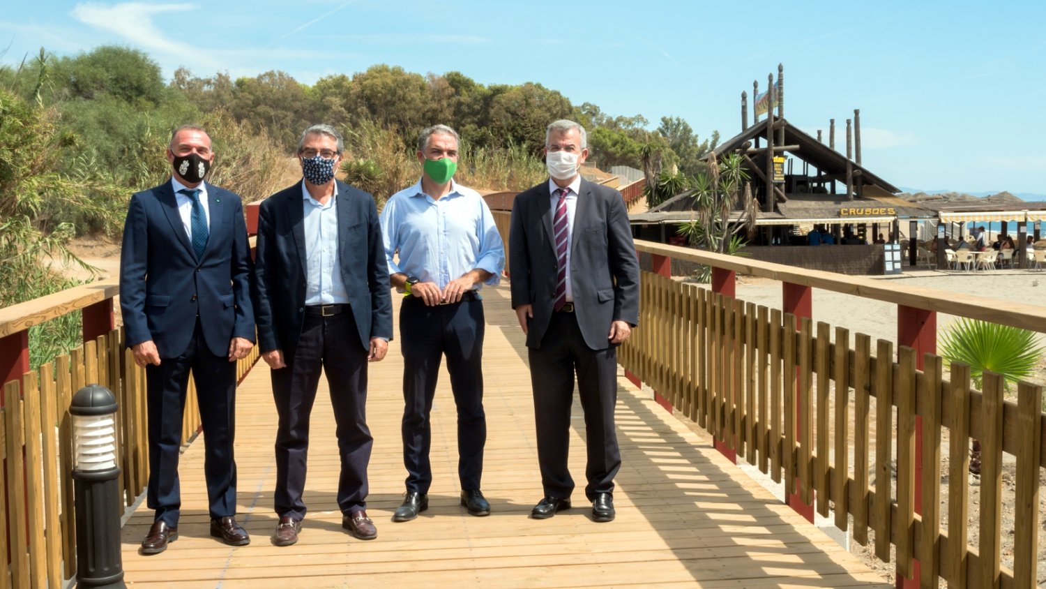 Estepona inaugura otro tramo de la senda litoral que con 19 kilómetros conecta ya el 85% de la costa local