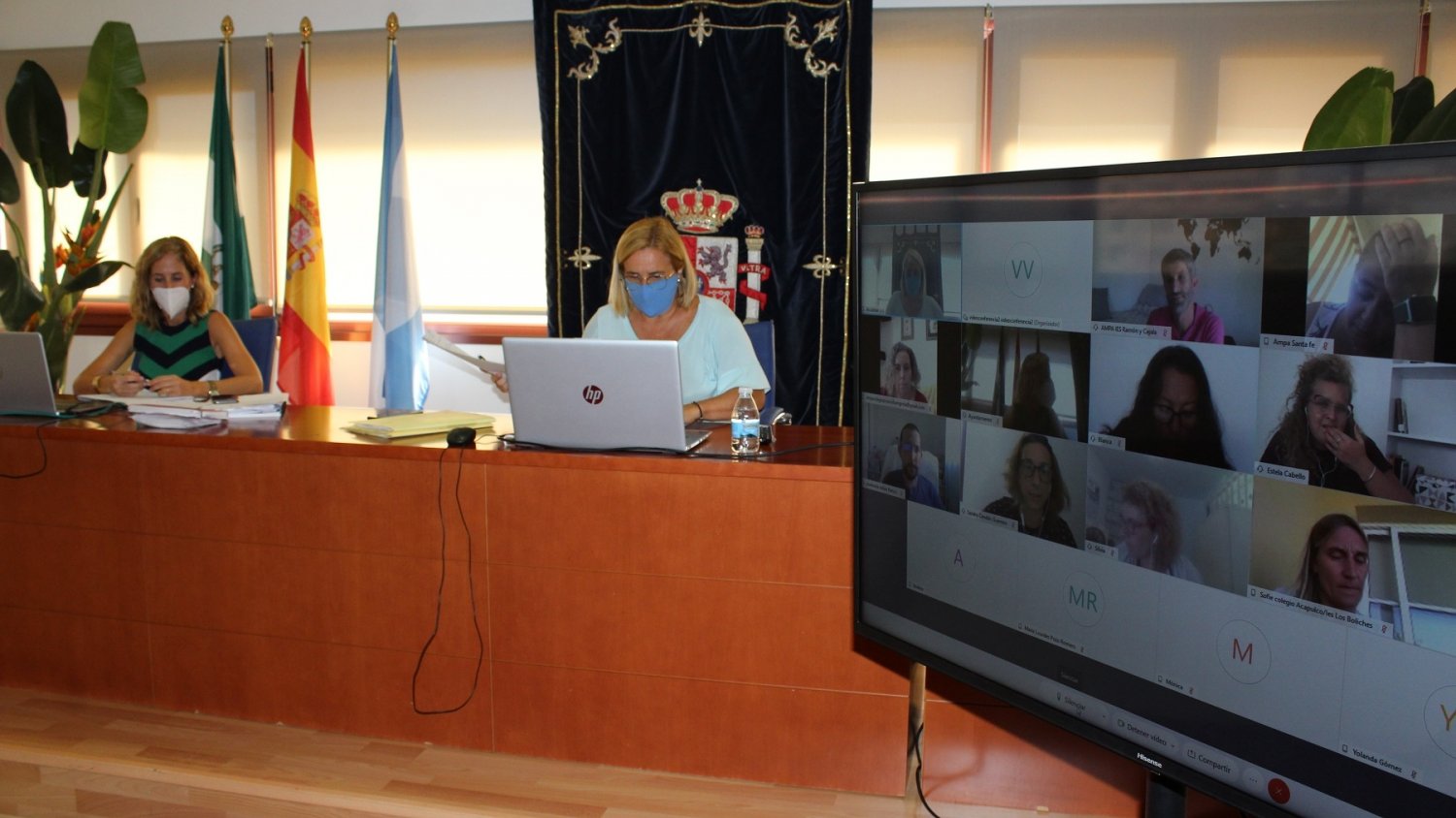 La alcaldesa de Fuengirola informa a los centros educativos de las medidas para el inicio del curso