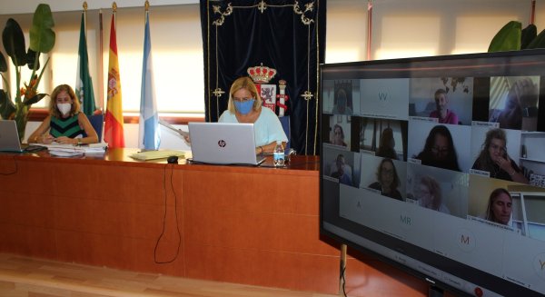 La alcaldesa de Fuengirola informa a los centros educativos de las medidas para el inicio del curso