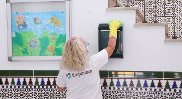 Málaga realiza un plan de desinfección en los colegios aumentando limpiadores y presupuesto
