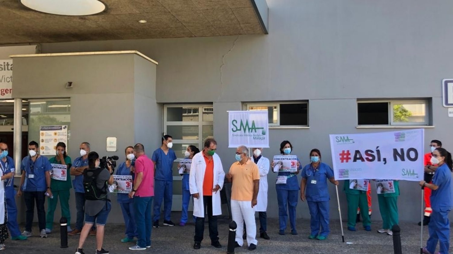 Concentración médica en denuncia de la agresión física a un facultativo en su guardia en el Clínico