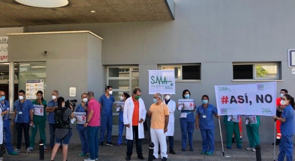 Concentración médica en denuncia de la agresión física a un facultativo en su guardia en el Clínico
