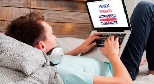 El Ayuntamiento de Estepona abre el plazo de solicitud de las becas para formar en inglés a desempleados