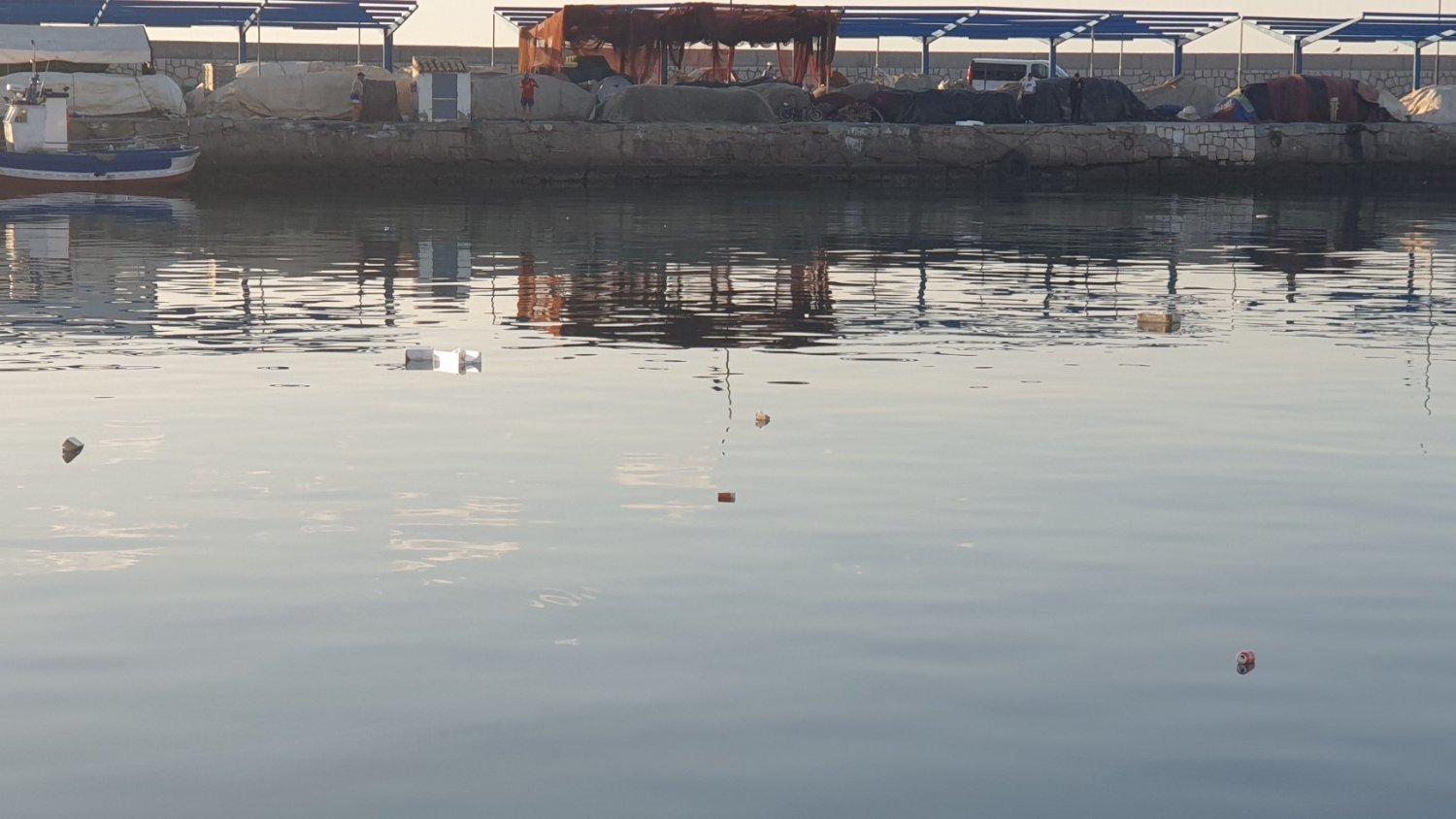 Puerto Deportivo de Estepona denuncia ante la APPA y Medio Ambiente la suciedad de la zona pesquera