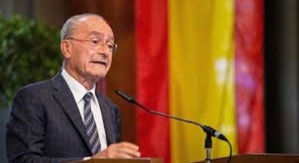 De la Torre participa esta tarde en una mesa redonda sobre el papel de los ayuntamientos en la economía digital