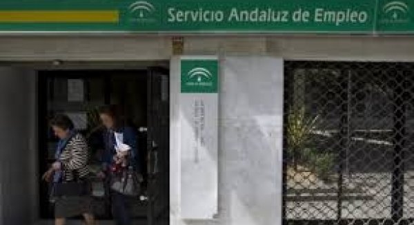 El mes de agosto cierra la temporada estival con 970 desempleados más en Málaga
