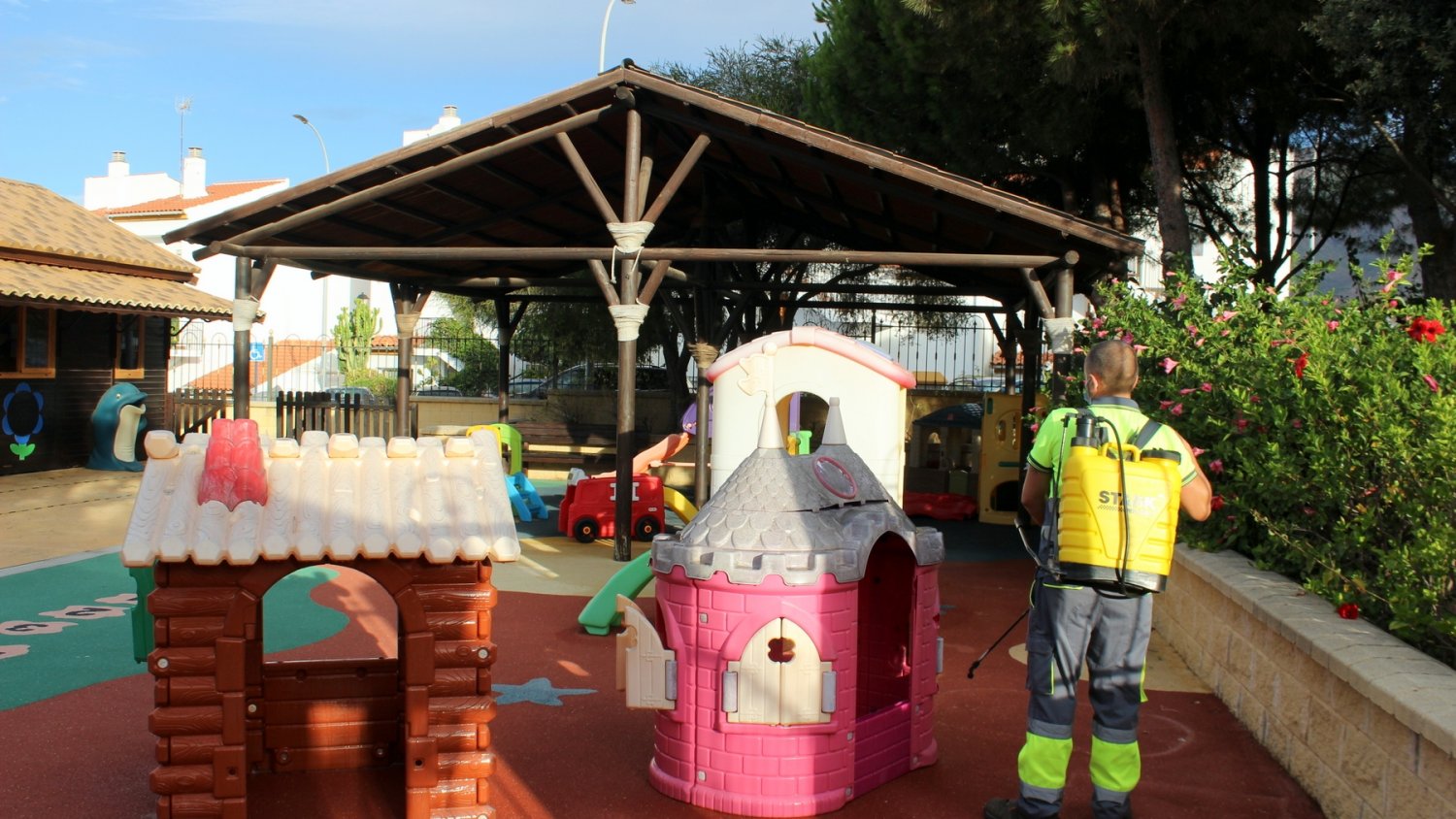 Estepona ejecuta más de medio centenar de actuaciones de mejora en las escuelas infantiles