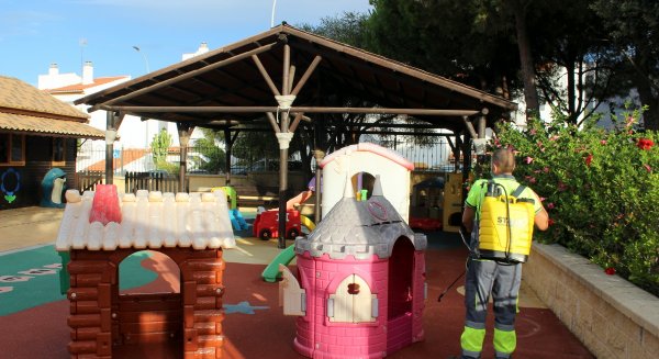 Estepona ejecuta más de medio centenar de actuaciones de mejora en las escuelas infantiles