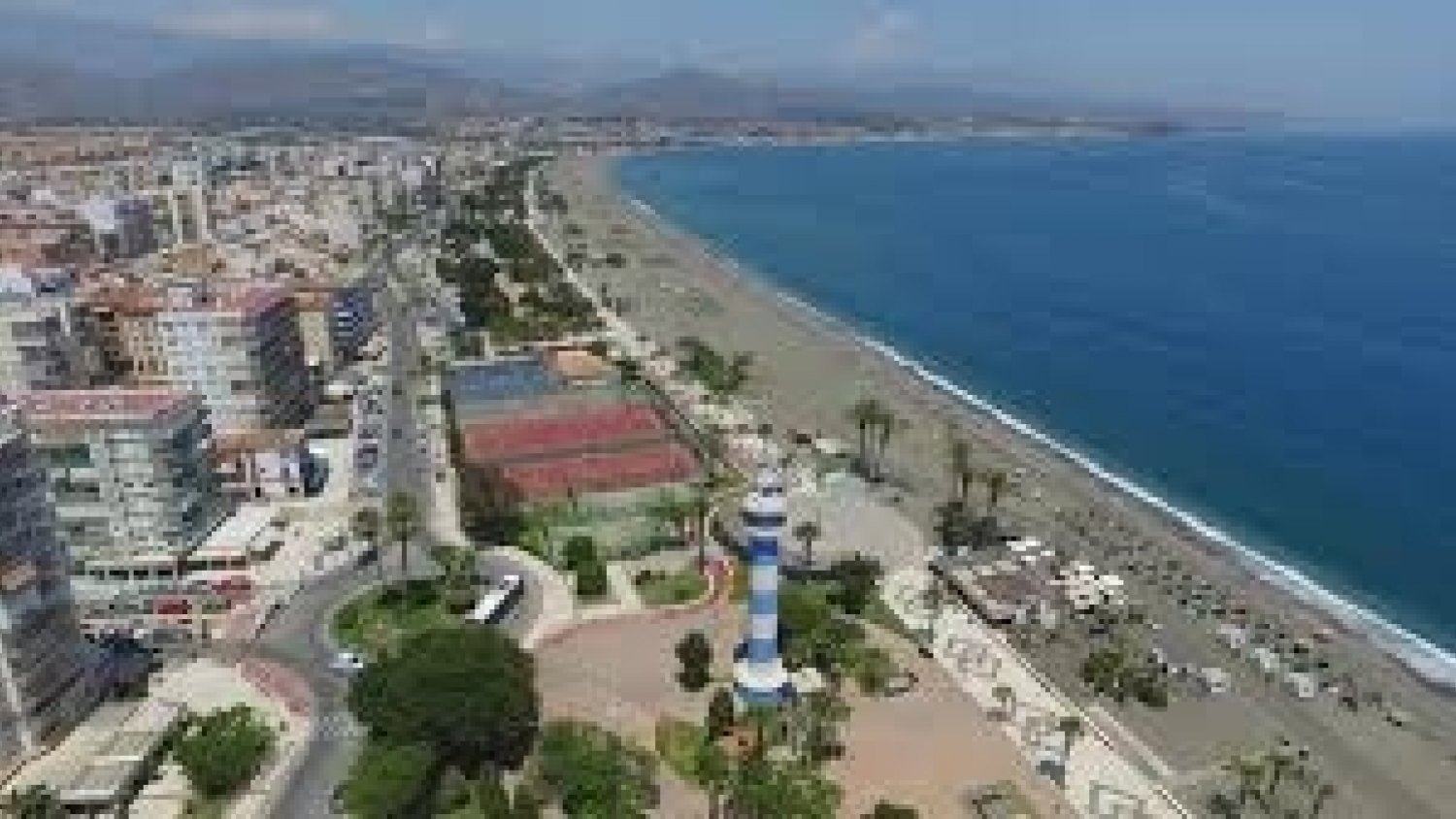 Torre del Mar completa la mejora de la zona ajardinada de la calle Antonio Machado