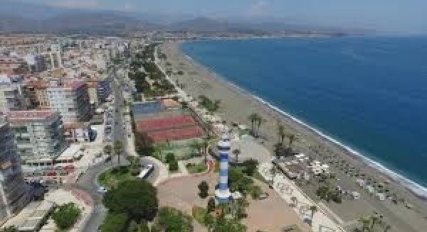 Torre del Mar completa la mejora de la zona ajardinada de la calle Antonio Machado
