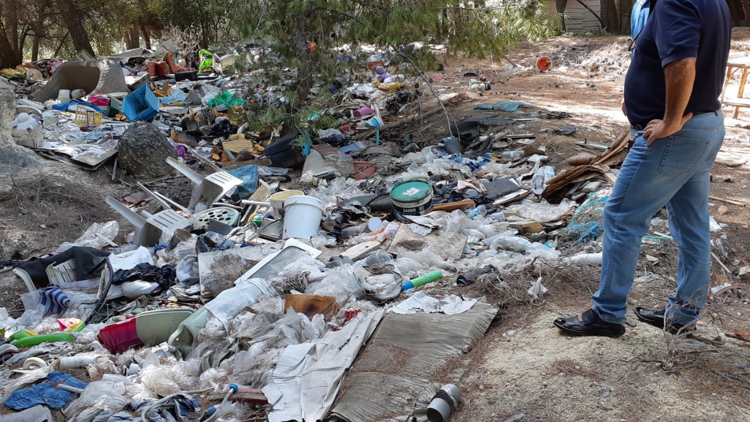 PSOE denuncia un vertedero ilegal en un pinar de la sierra de Churriana de valor medioambiental
