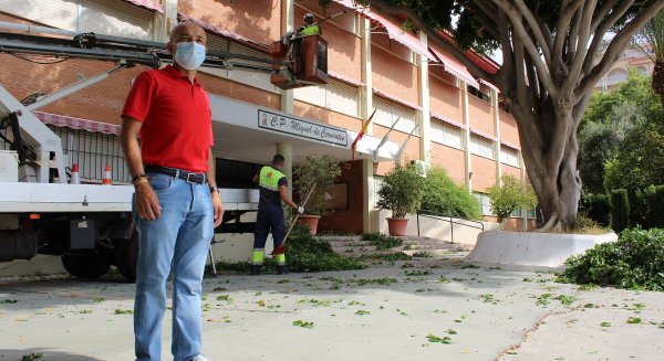 Fuengirola desarrolla un Plan de Actuación en las zonas verdes de los colegios de la ciudad