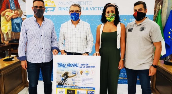 Rincón de la Victoria acoge un torneo de balonmano femenino preparatorio para la copa de la Reina