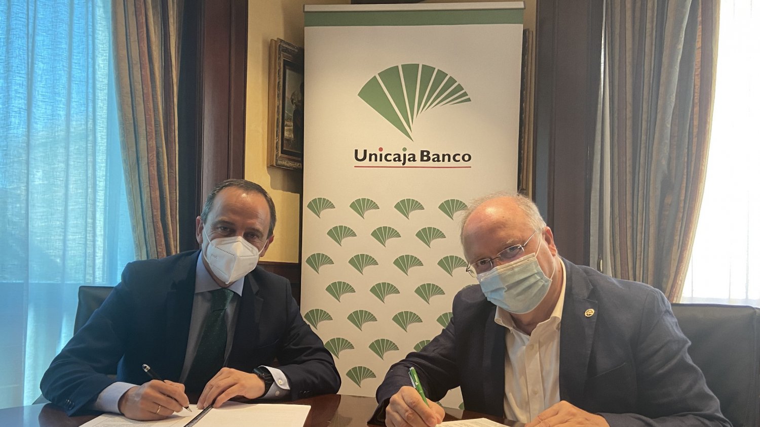 Unicaja Banco refuerza su apoyo económico a las Hermandades de Gloria de Málaga frente al COVID