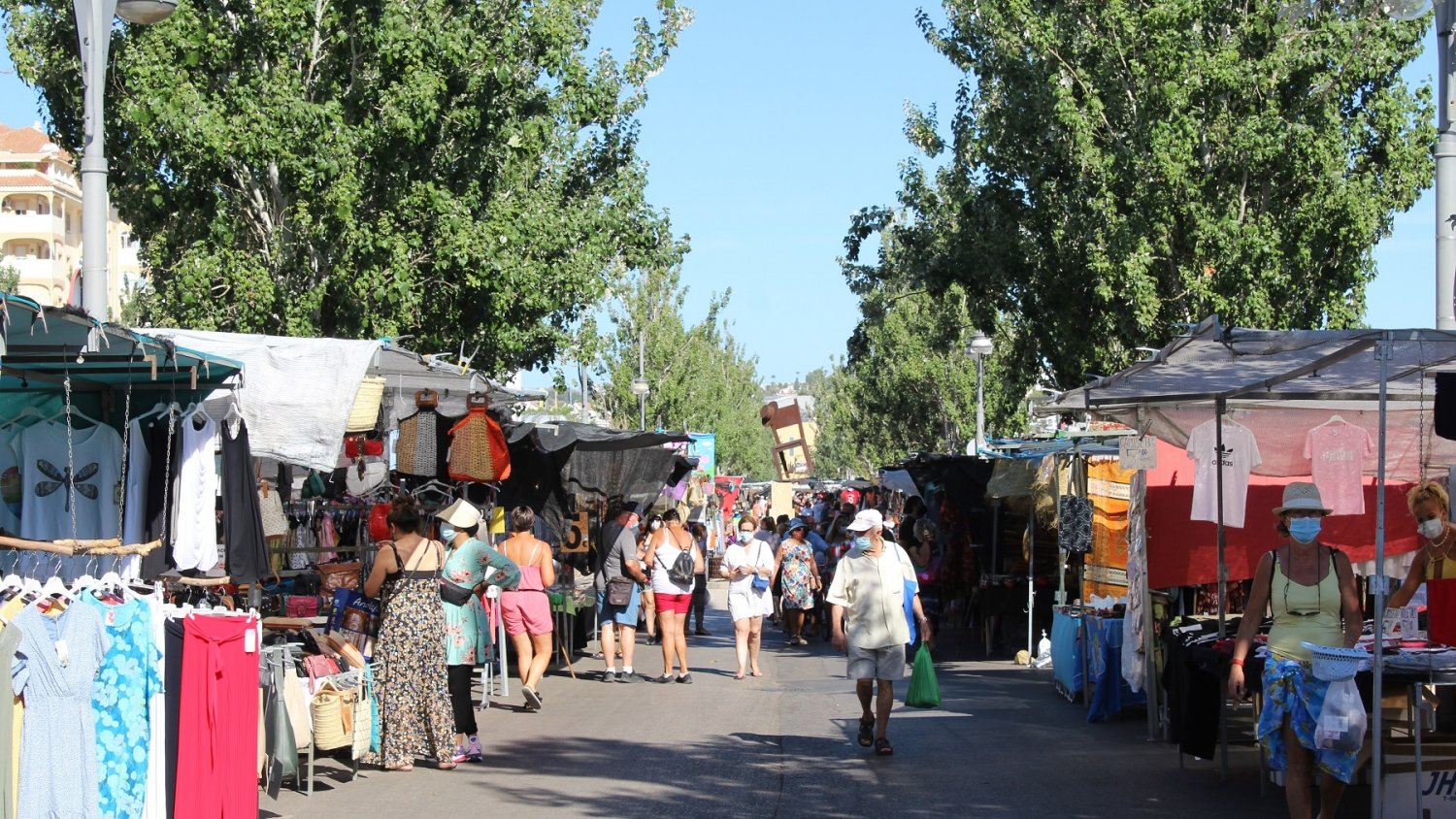 El Ayuntamiento de Fuengirola refuerza la seguridad y las medidas higiénico sanitarias en los mercadillos
