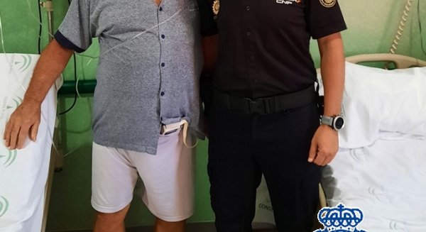 Policía Nacional salva la vida a un hombre con parada cardíaca cenando en un restaurante de Málaga