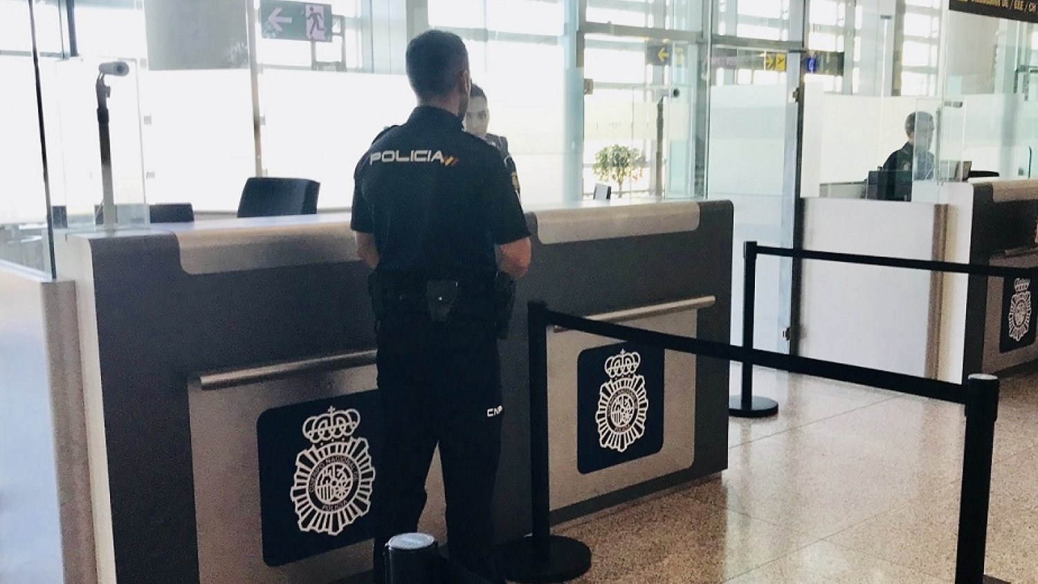 Policía Nacional detiene a un prófugo de las autoridades serbias al llegar al Aeropuerto de Málaga
