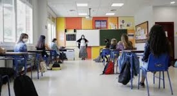 Más País e Iniciativa del Pueblo Andaluz exigen una mayor inversión para un inicio de curso seguro