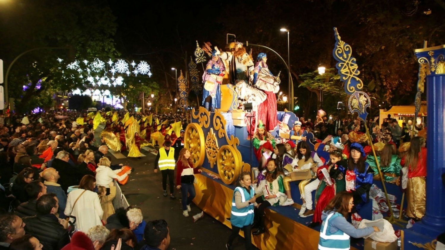 Los Reyes Magos de Oriente repartirán más de 25.000 kilos de caramelos en Marbella