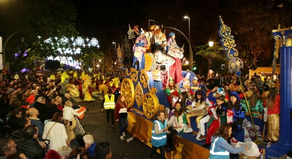 Los Reyes Magos de Oriente repartirán más de 25.000 kilos de caramelos en Marbella