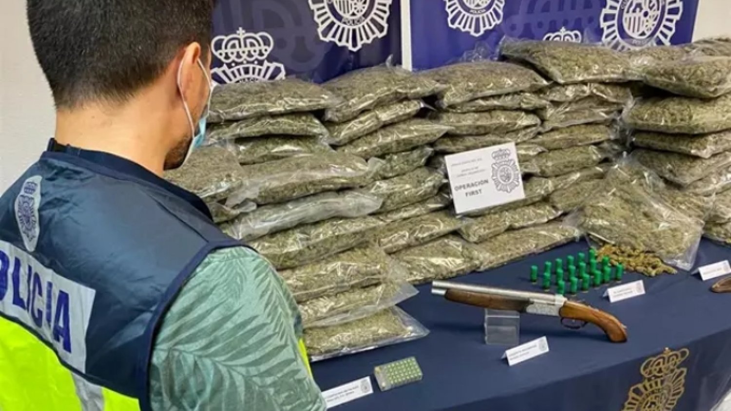 Cuatro detenidos en Vélez- Málaga por envasar marihuana al vacío y venderla en el extranjero