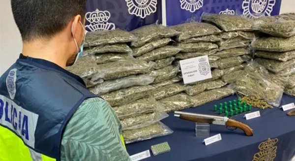 Cuatro detenidos en Vélez- Málaga por envasar marihuana al vacío y venderla en el extranjero