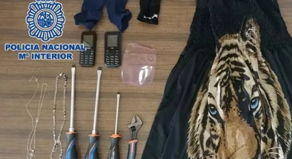 Detenidas dos jóvenes en Torremolinos cuando intentaban acceder a una vivienda para robar