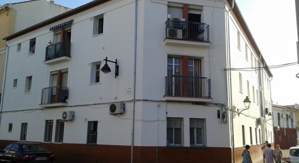 La Junta instala ascensores para mejorar la accesibilidad en 21 viviendas en Málaga