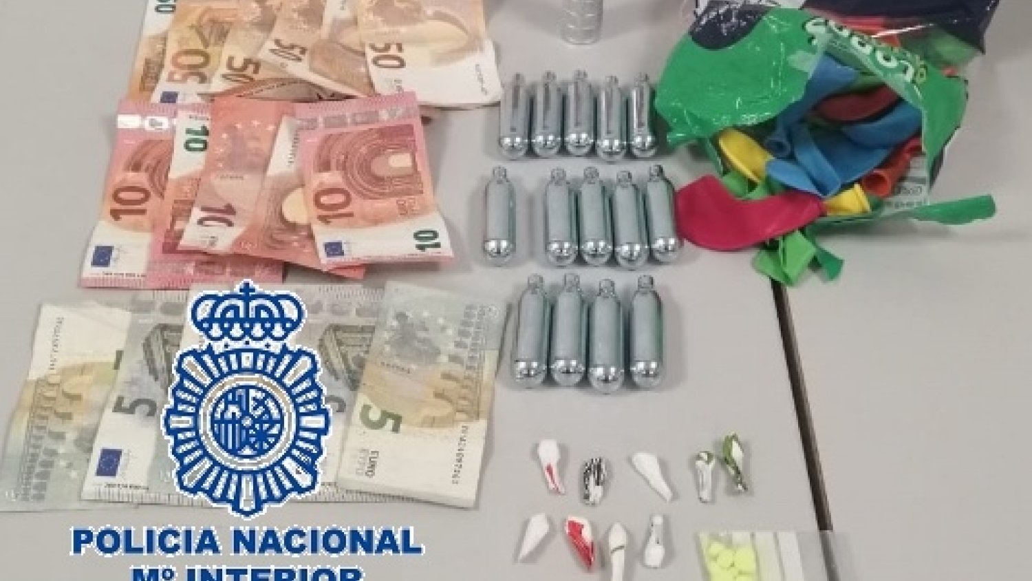 Policía Nacional detiene en Fuengirola a una mujer por vender globos con ‘gas de la risa’
