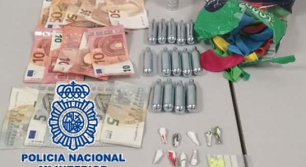 Policía Nacional detiene en Fuengirola a una mujer por vender globos con ‘gas de la risa’