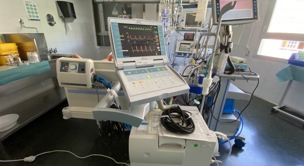 El Hospital Regional de Málaga estabiliza a cinco pacientes críticos gracias a la conexión extracorpórea