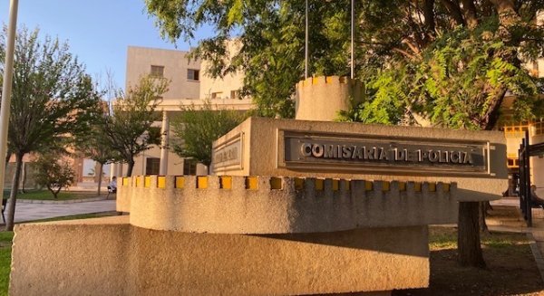 Detienen a un menor en Málaga por “sextorsionar” a una adolescente con una foto íntima