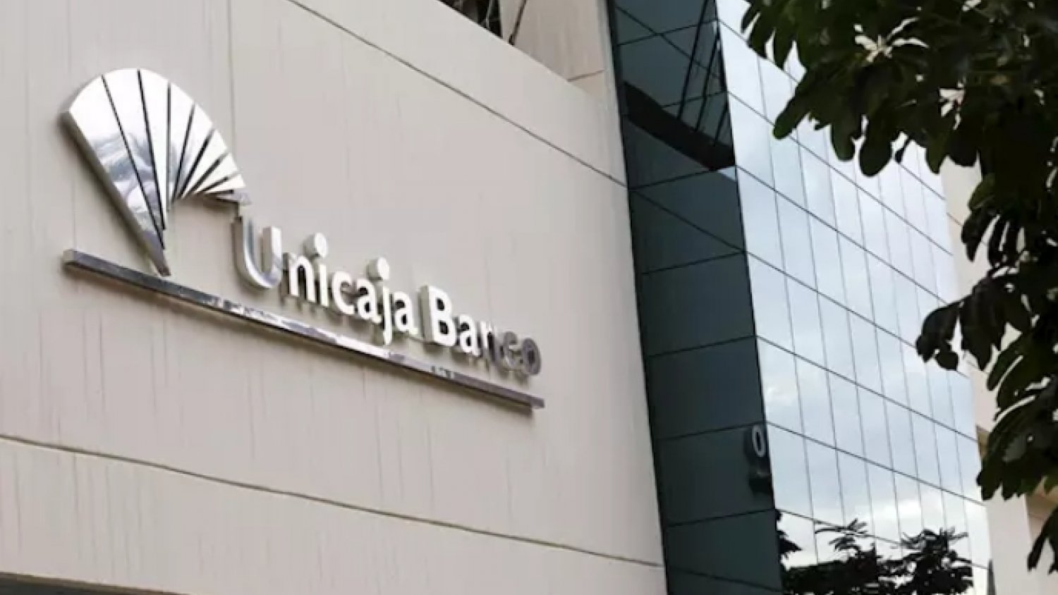 Unicaja Banco gana 61 millones en el primer semestre tras dotar provisiones por 103 millones