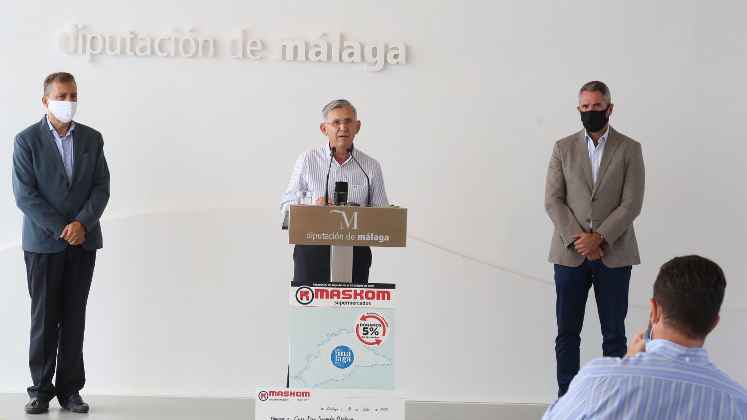 Diputación y Maskom entregan a Cruz Roja 11.200 euros obtenidos de la venta de productos 'Sabor a Málaga'