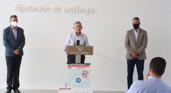 Diputación y Maskom entregan a Cruz Roja 11.200 euros obtenidos de la venta de productos 'Sabor a Málaga'