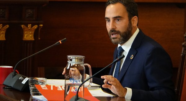 El pleno del Ayuntamiento de Málaga declara tránsfuga a Juan Cassá