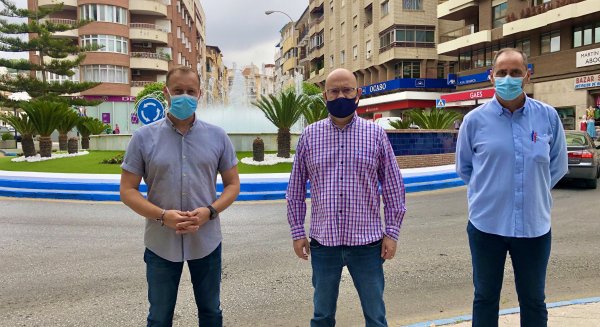Medio Ambiente finaliza la remodelación integral de la glorieta de la plaza Reyes Católicos de Vélez-Málaga
