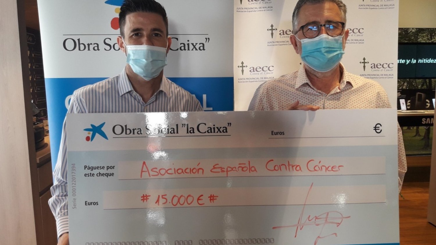 Caixa con el apoyo operativo de CaixaBank dona 15.000€ a AECC Málaga para ayudar a pacientes de cáncer