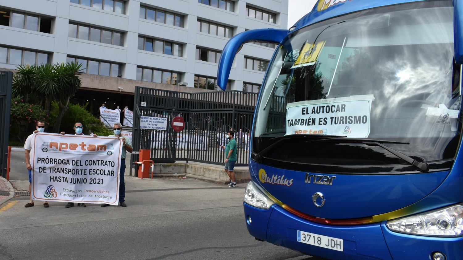La Junta adeuda más de diez millones de euros a las empresas de transporte escolar