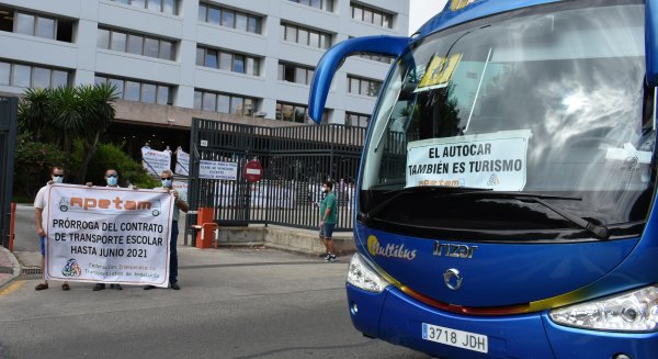 La Junta adeuda más de diez millones de euros a las empresas de transporte escolar