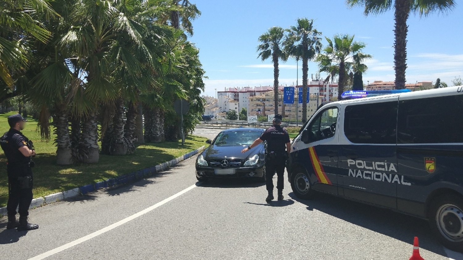 Dos nacionales fuera de servicio detienen a los ocupantes de un coche robado al intentar sustraer otro