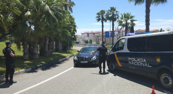Dos nacionales fuera de servicio detienen a los ocupantes de un coche robado al intentar sustraer otro