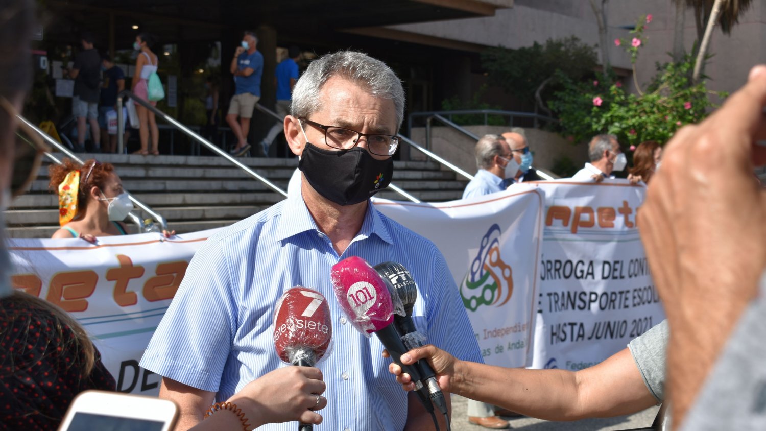 Más de 75.000 alumnos pueden quedarse sin rutas escolares si la Junta no prorroga los contratos