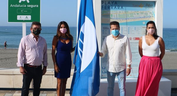 Las playas de Torrox ya cuentan con la Bandera Azul y el distintivo ‘Andalucía Segura’